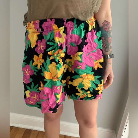 floral shorts - Picture 3 of 3